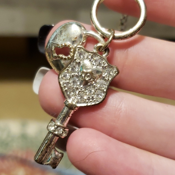 Heart lock & Key Necklace & Earring Set - Picture 3 of 6